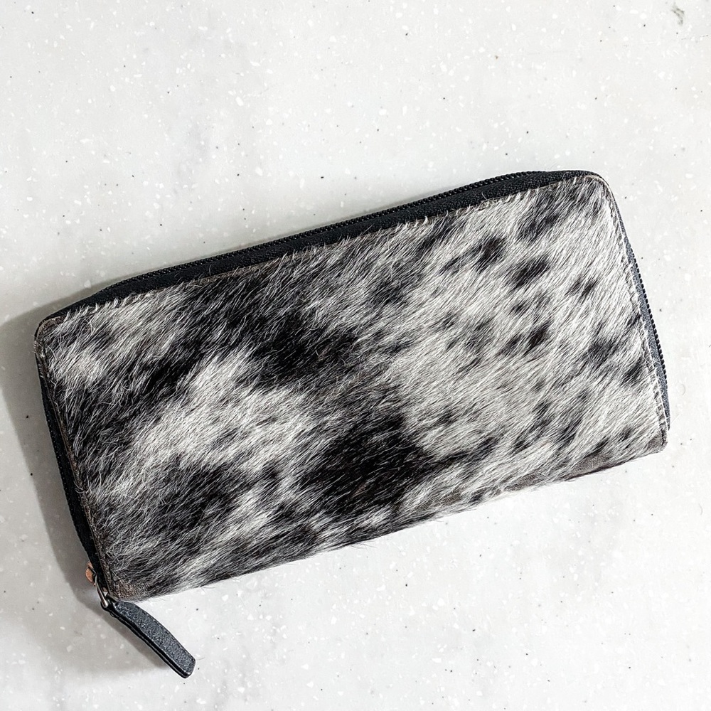 Myra Hyde wallet